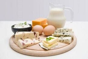 Яйца, нежирные молочные продукты и кисломолочные продукты для высокобелковой диеты